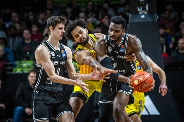 Basketball Berlin 25 01 2026 Season 2025 2026 EasyCredit BBL 1 Bundesliga Men, Men Alba Berlin BMA365 Bamberg Baskets Ejiofor Onu Bamberg, No 35 Norris Agbakoko Alba Berlin, No 17 Richard Balint Bamberg, No 11