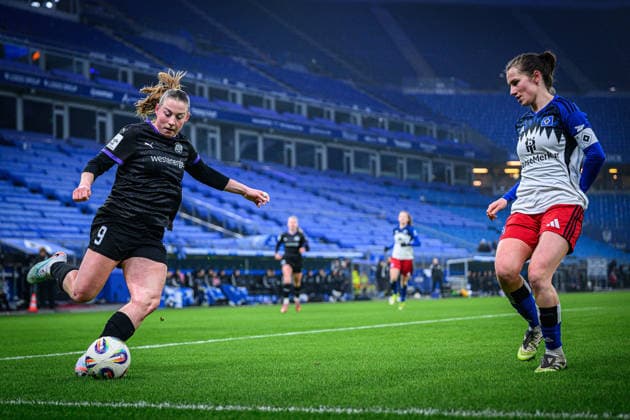 Soccer I Women I Season 2025 2026 I Bundesliga I 15 Matchday I Hamburger SV SGS Essen I 25 01 2026 Ramona Maier 9, SGS Essen , Pauline Annette Machtens 28, Hamburger SV Hamburg Volksparkstadion Hamburg Germany Copyright: xLobecax xHenningxRohlfsx