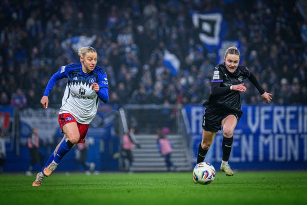 Soccer I Women I Season 2025 2026 I Bundesliga I 15 Matchday I Hamburger SV SGS Essen I 25 01 2026 Sophie Hillebrand 22, Hamburger SV , Paula Flach 5, SGS Essen Hamburg Volksparkstadion Hamburg Germany Copyright: xLobecax xHenningxRohlfsx