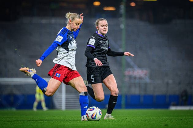 Soccer I Women I Season 2025 2026 I Bundesliga I 15 Matchday I Hamburger SV SGS Essen I 25 01 2026 Sophie Hillebrand 22, Hamburger SV , Paula Flach 5, SGS Essen Hamburg Volksparkstadion Hamburg Germany Copyright: xLobecax xHenningxRohlfsx