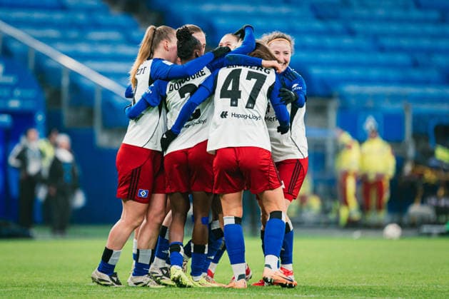Google Pixel Frauen Bundesliga Hamburger SV vs SGS Essen, 25 01 2026 GOAL, CHEER for 1 0 by Sophie Hillebrand Hamburger SV, 22 Soccer, Google Pixel Frauen Bundesliga, 15 Matchday Hamburger SV vs SGS Essen on 25 01 2026 at Volksparkstadion, Hamburg DFB REGULATIONS PROHIBIT ANY USE OF PHOTOGRAPHS AS IMAGE SEQUENCES AND OR QUASI VIDEO Copyright: xBEAUTIFULxSPORTS Tonhäuserx