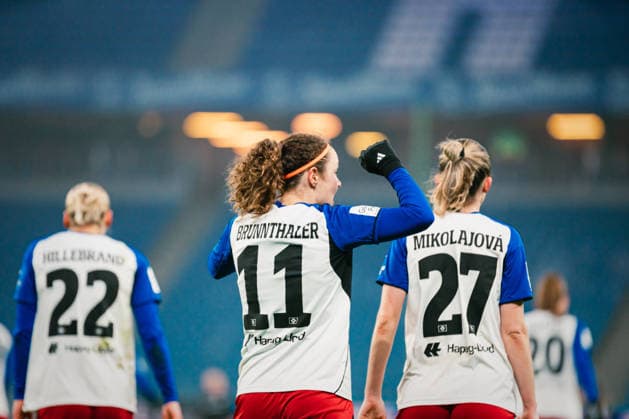 Google Pixel Frauen Bundesliga Hamburger SV vs SGS Essen, 25 01 2026 GOAL, CHEER for 1 0 by Sophie Hillebrand Hamburger SV, 22 Soccer, Google Pixel Frauen Bundesliga, 15 Matchday Hamburger SV vs SGS Essen on 25 01 2026 at Volksparkstadion, Hamburg DFB REGULATIONS PROHIBIT ANY USE OF PHOTOGRAPHS AS IMAGE SEQUENCES AND OR QUASI VIDEO Copyright: xBEAUTIFULxSPORTS Tonhäuserx