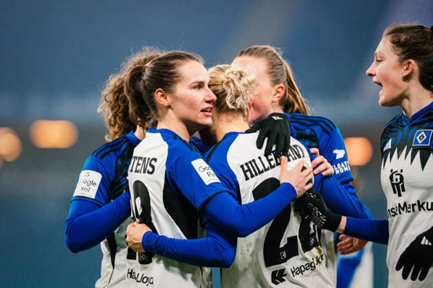 Google Pixel Frauen Bundesliga Hamburger SV vs SGS Essen, 25 01 2026 GOAL, CHEER for 1 0 by Sophie Hillebrand Hamburger SV, 22 Soccer, Google Pixel Frauen Bundesliga, 15 Matchday Hamburger SV vs SGS Essen on 25 01 2026 at Volksparkstadion, Hamburg DFB REGULATIONS PROHIBIT ANY USE OF PHOTOGRAPHS AS IMAGE SEQUENCES AND OR QUASI VIDEO Copyright: xBEAUTIFULxSPORTS Tonhäuserx