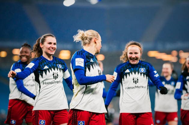 Google Pixel Frauen Bundesliga Hamburger SV vs SGS Essen, 25 01 2026 GOAL, CHEER for 1 0 by Sophie Hillebrand Hamburger SV, 22 Soccer, Google Pixel Frauen Bundesliga, 15 Matchday Hamburger SV vs SGS Essen on 25 01 2026 at Volksparkstadion, Hamburg DFB REGULATIONS PROHIBIT ANY USE OF PHOTOGRAPHS AS IMAGE SEQUENCES AND OR QUASI VIDEO Copyright: xBEAUTIFULxSPORTS Tonhäuserx