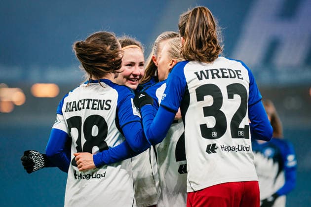 Google Pixel Frauen Bundesliga Hamburger SV vs SGS Essen, 25 01 2026 GOAL, CHEER for 1 0 by Sophie Hillebrand Hamburger SV, 22 Soccer, Google Pixel Frauen Bundesliga, 15 Matchday Hamburger SV vs SGS Essen on 25 01 2026 at Volksparkstadion, Hamburg DFB REGULATIONS PROHIBIT ANY USE OF PHOTOGRAPHS AS IMAGE SEQUENCES AND OR QUASI VIDEO Copyright: xBEAUTIFULxSPORTS Tonhäuserx