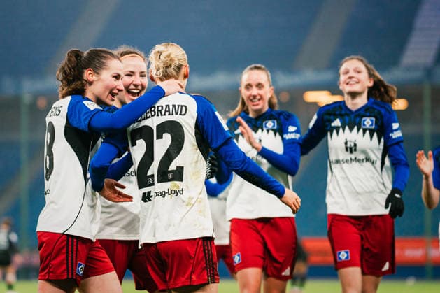 Google Pixel Frauen Bundesliga Hamburger SV vs SGS Essen, 25 01 2026 GOAL, CHEER for 1 0 by Sophie Hillebrand Hamburger SV, 22 Soccer, Google Pixel Frauen Bundesliga, 15 Matchday Hamburger SV vs SGS Essen on 25 01 2026 at Volksparkstadion, Hamburg DFB REGULATIONS PROHIBIT ANY USE OF PHOTOGRAPHS AS IMAGE SEQUENCES AND OR QUASI VIDEO Copyright: xBEAUTIFULxSPORTS Tonhäuserx