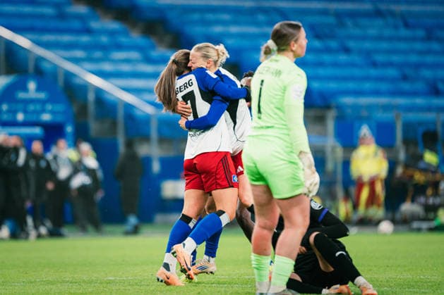 Google Pixel Womens Bundesliga Hamburger SV vs SGS Essen, 25 01 2026 GOAL, CHEER for 1 0 by Sophie Hillebrand Hamburger SV, 22 Soccer, Google Pixel Womens Bundesliga, 15 Matchday Hamburger SV vs SGS Essen on 25 01 2026 at Volksparkstadion, Hamburg DFB REGULATIONS PROHIBIT ANY USE OF PHOTOGRAPHS AS IMAGE SEQUENCES AND OR QUASI VIDEO Copyright: xBEAUTIFULxSPORTS Tonhäuserx
