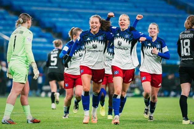 Google Pixel Frauen Bundesliga Hamburger SV vs SGS Essen, 25 01 2026 GOAL, CHEER for 1 0 by Sophie Hillebrand Hamburger SV, 22 , here still Camilla Linberg Hamburger SV, 47 Soccer, Google Pixel Frauen Bundesliga, 15 Matchday Hamburger SV vs SGS Essen on 25 01 2026 at Volksparkstadion, Hamburg DFB REGULATIONS PROHIBIT ANY USE OF PHOTOGRAPHS AS IMAGE SEQUENCES AND OR QUASI VIDEO Copyright: xBEAUTIFULxSPORTS Tonhäuserx
