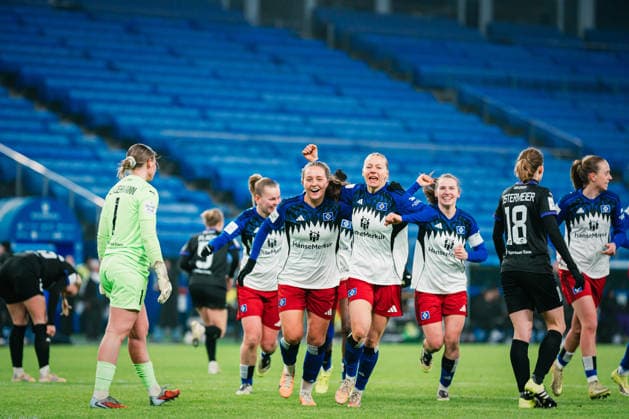 Google Pixel Frauen Bundesliga Hamburger SV vs SGS Essen, 25 01 2026 GOAL, CHEER for 1 0 by Sophie Hillebrand Hamburger SV, 22 , here still Camilla Linberg Hamburger SV, 47 Soccer, Google Pixel Frauen Bundesliga, 15 Matchday Hamburger SV vs SGS Essen on 25 01 2026 at Volksparkstadion, Hamburg DFB REGULATIONS PROHIBIT ANY USE OF PHOTOGRAPHS AS IMAGE SEQUENCES AND OR QUASI VIDEO Copyright: xBEAUTIFULxSPORTS Tonhäuserx