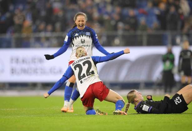 Photo Goal kick and big cheer at 1 0 by Sophie HILLEBRAND HSV , in the back Linberg cheers Football Pixel Bundesliga Women on Sun 25 01 2026 15 Matchday Hamburger SV SGS Essen