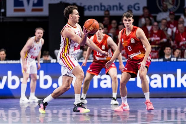 easyCredit Basketball Bundesliga, FC Bayern München Fitness First Würzburg Baskets 25 01 2026 Brae Ivey Fitness First Würzburg Baskets, 11 on the ball, Neno Dimitrijevic FC Bayern München, 0 easyCredit Basketball Bundesliga, FC Bayern München Fitness First Würzburg Baskets Munich, BMW Park on 25 01 2026 Copyright: xBEAUTIFULxSPORTS Wunderlx