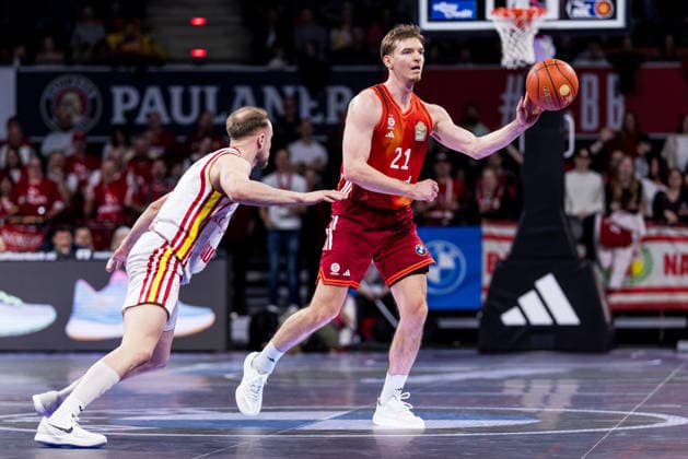 easyCredit Basketball Bundesliga, FC Bayern München Fitness First Würzburg Baskets 25 01 2026 Lukas Herzog Fitness First Würzburg Baskets, 1 , Justus Hollatz FC Bayern München, 21 on the ball easyCredit Basketball Bundesliga, FC Bayern München Fitness First Würzburg Baskets Munich, BMW Park on 25 01 2026 Copyright: xBEAUTIFULxSPORTS Wunderlx