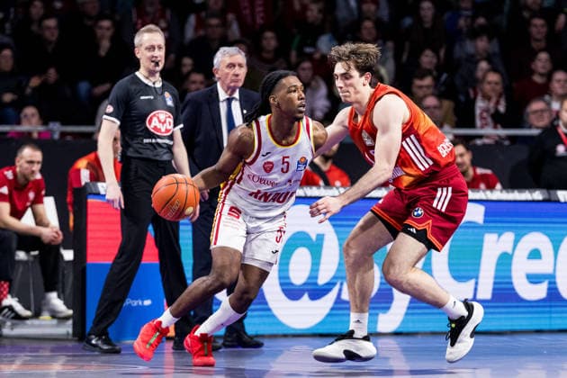 easyCredit Basketball Bundesliga, FC Bayern Munich Fitness First Würzburg Baskets 25 01 2026 Marcus Carr Fitness First Würzburg Baskets, 5 on the ball, Justinian Jessup FC Bayern Munich, 10 easyCredit Basketball Bundesliga, FC Bayern Munich Fitness First Würzburg Baskets Munich, BMW Park on 25 01 2026 Copyright: xBEAUTIFULxSPORTS Wunderlx