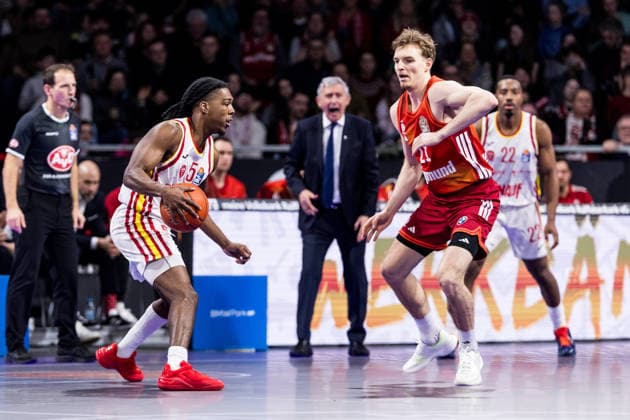 easyCredit Basketball Bundesliga, FC Bayern Munich Fitness First Würzburg Baskets 25 01 2026 Marcus Carr Fitness First Würzburg Baskets, 5 on the ball, Justus Hollatz FC Bayern Munich, 21 easyCredit Basketball Bundesliga, FC Bayern Munich Fitness First Würzburg Baskets Munich, BMW Park on 25 01 2026 Copyright: xBEAUTIFULxSPORTS Wunderlx