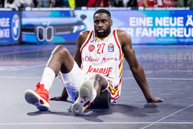 easyCredit Basketball Bundesliga, FC Bayern München Fitness First Würzburg Baskets 25 01 2026 Eddy Edigin Jr Fitness First Würzburg Baskets, 27 stretcht after the game easyCredit Basketball Bundesliga, FC Bayern München Fitness First Würzburg Baskets Munich, BMW Park on 25 01 2026 Copyright: xBEAUTIFULxSPORTS Wunderlx
