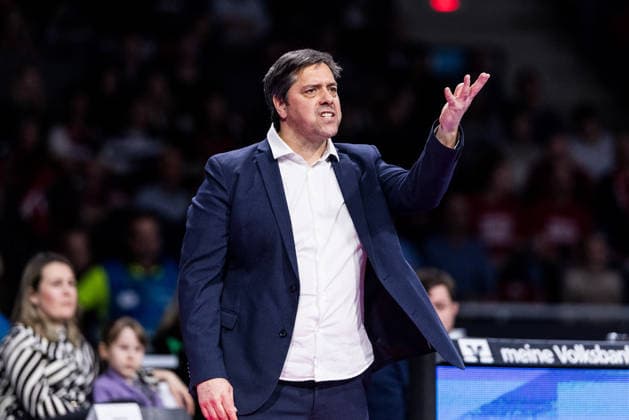 easyCredit Basketball Bundesliga, FC Bayern München Fitness First Würzburg Baskets 25 01 2026 Sasa Filipovski Head Coach Fitness First Würzburg Baskets gestures easyCredit Basketball Bundesliga, FC Bayern München Fitness First Würzburg Baskets Munich, BMW Park on 25 01 2026 Copyright: xBEAUTIFULxSPORTS Wunderlx