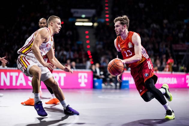 easyCredit Basketball Bundesliga, FC Bayern Munich Fitness First Würzburg Baskets 25 01 2026 Marko Petric Fitness First Würzburg Baskets, 13 , Andreas Andi Obst FC Bayern Munich, 13 on the ball easyCredit Basketball Bundesliga, FC Bayern Munich Fitness First Würzburg Baskets Munich, BMW Park on 25 01 2026 Copyright: xBEAUTIFULxSPORTS Wunderlx