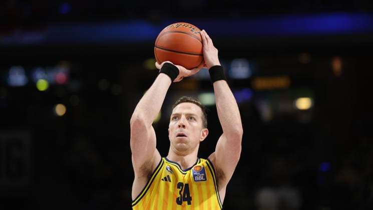 Justin Bean on the ball during free throw action upper body Sport Basketball BBL Bundesliga Men 17 Matchday Season 2025 2026 25 01 2026 ALBA Berlin vs BMA365 Bamberg Baskets