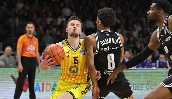 Martin Hermannsson on the ball, Demarcus Demonia duel Game scene Action Sport Basketball BBL Bundesliga Men 17 Matchday Season 2025 2026 25 01 2026 ALBA Berlin vs BMA365 Bamberg Baskets