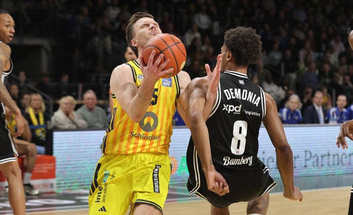 Martin Hermannsson on the ball, Demarcus Demonia duel Game scene Action Sport Basketball BBL Bundesliga Men 17 Matchday Season 2025 2026 25 01 2026 ALBA Berlin vs BMA365 Bamberg Baskets