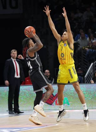 Cobe Williams on the ball, Jack Kayil duel Game scene Action Sport Basketball BBL Bundesliga Men 17 Matchday Season 2025 2026 25 01 2026 ALBA Berlin vs BMA365 Bamberg Baskets