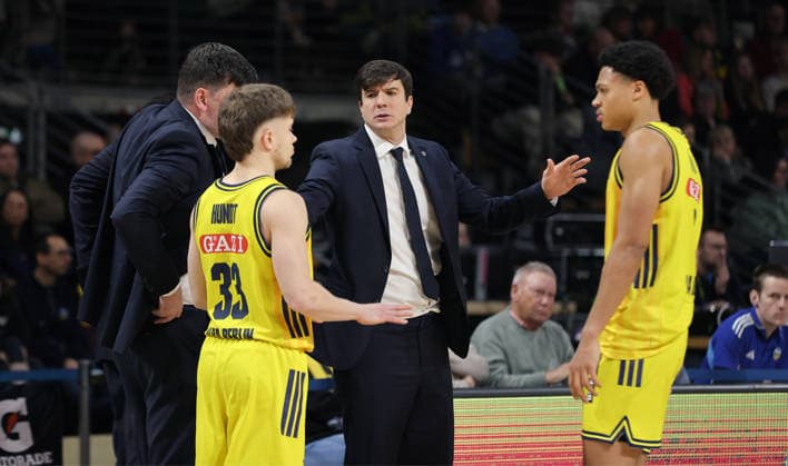 Co-coaches Sebastian Trzcionka, Bennet Hundt, coach Pedro Calles, Jack Kayil Sport Basketball BBL Bundesliga Men 17 Matchday Season 2025 2026 25 01 2026 ALBA Berlin vs BMA365 Bamberg Baskets
