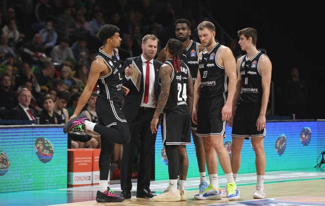 Coach Anton Gavel gives the players instructions Sport Basketball BBL Bundesliga Men 17 Matchday Season 2025 2026 25 01 2026 ALBA Berlin vs BMA365 Bamberg Baskets