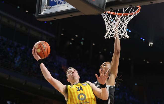 Justin Bean on the ball, Austin Crowley duel Game scene Action Sport Basketball BBL Bundesliga Men 17 Matchday Season 2025 2026 25 01 2026 ALBA Berlin vs BMA365 Bamberg Baskets