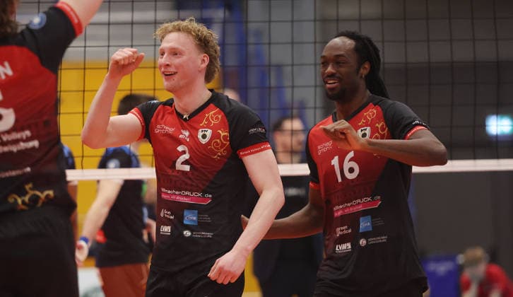 Ludwigsburg , 1 Bundesliga Volleyball Barock Volleys MTV Ludwigsburg vs WWK Volleys Herrsching , from left Philipp Herrmann Nyherowo Omene Barockvolleys