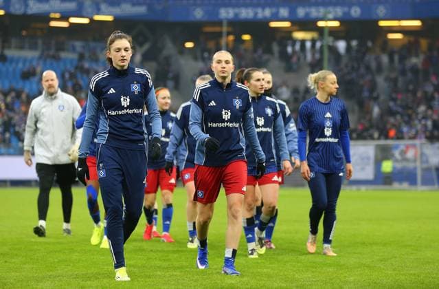 25 01 2026, xcex, GER, Hamburg, Volksparkstadion, Frauenfussball, 1 Bundesliga, DIE LIGA, Google Pixel Frauen Bundesliga, Saison 2025 2026, Spieltag 15, HSV, SGS, Hamburger SV Frauen SGS Essen, Lotta Wrede HSV , Paulina Bartz HSV DFL regulations prohibit any use of photographs as image sequences and or quasi video
