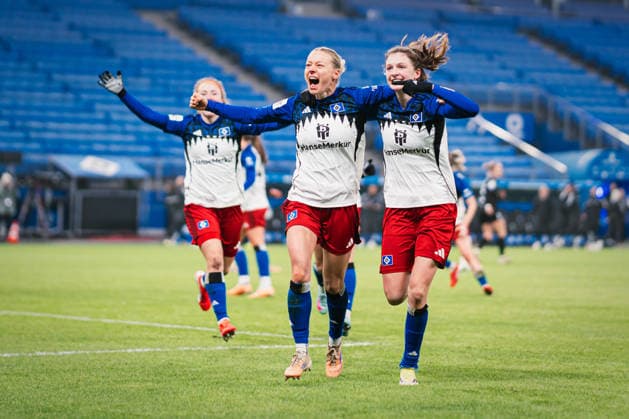 Google Pixel Womens Bundesliga Hamburger SV vs SGS Essen, 25 01 2026 CHEERS, GOAL for 2 1 by Sophie Hillebrand Hamburger SV, 22 Soccer, Google Pixel Womens Bundesliga, 15 Matchday Hamburger SV vs SGS Essen on 25 01 2026 at Volksparkstadion, Hamburg DFB REGULATIONS PROHIBIT ANY USE OF PHOTOGRAPHS AS IMAGE SEQUENCES AND OR QUASI VIDEO Copyright: xBEAUTIFULxSPORTS Tonhäuserx