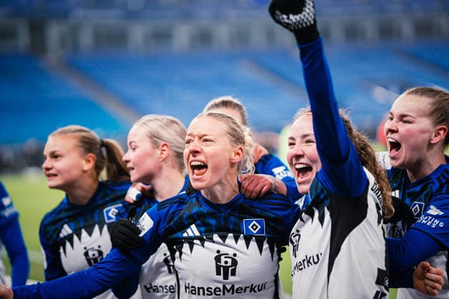 Google Pixel Womens Bundesliga Hamburger SV vs SGS Essen, 25 01 2026 CHEERS, GOAL for 2 1 by Sophie Hillebrand Hamburger SV, 22 Soccer, Google Pixel Womens Bundesliga, 15 Matchday Hamburger SV vs SGS Essen on 25 01 2026 at Volksparkstadion, Hamburg DFB REGULATIONS PROHIBIT ANY USE OF PHOTOGRAPHS AS IMAGE SEQUENCES AND OR QUASI VIDEO Copyright: xBEAUTIFULxSPORTS Tonhäuserx