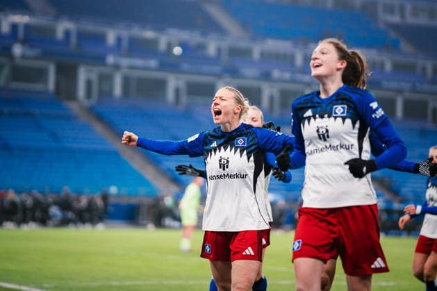 Google Pixel Womens Bundesliga Hamburger SV vs SGS Essen, 25 01 2026 CHEERS, GOAL for 2 1 by Sophie Hillebrand Hamburger SV, 22 Soccer, Google Pixel Womens Bundesliga, 15 Matchday Hamburger SV vs SGS Essen on 25 01 2026 at Volksparkstadion, Hamburg DFB REGULATIONS PROHIBIT ANY USE OF PHOTOGRAPHS AS IMAGE SEQUENCES AND OR QUASI VIDEO Copyright: xBEAUTIFULxSPORTS Tonhäuserx