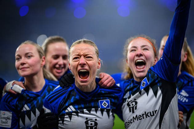 Soccer I Women I Season 2025 2026 I Bundesliga I 15 Matchday I Hamburger SV SGS Essen I 25 01 2026 Sophie Hillebrand 22, Hamburger SV , Melanie Brunnthaler 11, Hamburger SV Hamburg Volksparkstadion Hamburg Germany Copyright: xLobecax xHenningxRohlfsx