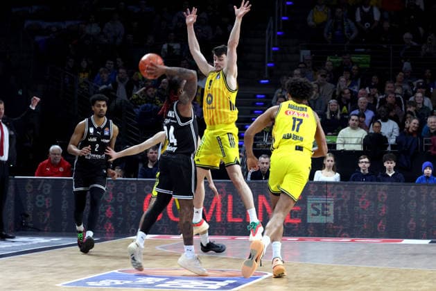 DEU, easyCredit BBL, ALBA vs BMA365 Bamberg Baskets, 25 01 2026, Max Schmeling Halle, Berlin, DEU, easyCredit BBL, ALBA vs BMA365 Bamberg Baskets, pictured JONAS MATTISSECK ALBA Berlin 9 , Norris Agbakoko ALBA Berlin 17 , Cobe Williams Bamberg 24 , Ibrahim Watson Boye Bamberg 2 nordphotoxGmbHx xEngler nph00076