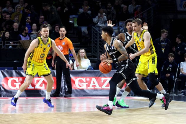 DEU, easyCredit BBL, ALBA vs BMA365 Bamberg Baskets, 25 01 2026, Max Schmeling Halle, Berlin, DEU, easyCredit BBL, ALBA vs BMA365 Bamberg Baskets, pictured MALTE DELOW ALBA Berlin 6 , Martin Hermannsson ALBA Berlin 15 , Ibrahim Watson Boye Bamberg 2 nordphotoxGmbHx xEngler nph00076