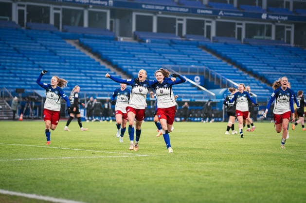 Google Pixel Womens Bundesliga Hamburger SV vs SGS Essen, 25 01 2026 CHEERS, GOAL for 2 1 by Sophie Hillebrand Hamburger SV, 22 Soccer, Google Pixel Womens Bundesliga, 15 Matchday Hamburger SV vs SGS Essen on 25 01 2026 at Volksparkstadion, Hamburg DFB REGULATIONS PROHIBIT ANY USE OF PHOTOGRAPHS AS IMAGE SEQUENCES AND OR QUASI VIDEO Copyright: xBEAUTIFULxSPORTS Tonhäuserx