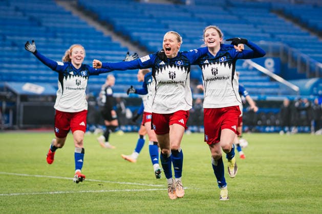 Google Pixel Womens Bundesliga Hamburger SV vs SGS Essen, 25 01 2026 CHEERS, GOAL for 2 1 by Sophie Hillebrand Hamburger SV, 22 Soccer, Google Pixel Womens Bundesliga, 15 Matchday Hamburger SV vs SGS Essen on 25 01 2026 at Volksparkstadion, Hamburg DFB REGULATIONS PROHIBIT ANY USE OF PHOTOGRAPHS AS IMAGE SEQUENCES AND OR QUASI VIDEO Copyright: xBEAUTIFULxSPORTS Tonhäuserx