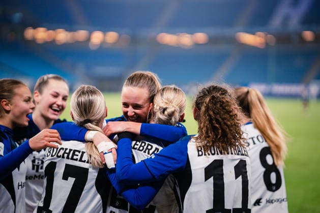 Google Pixel Womens Bundesliga Hamburger SV vs SGS Essen, 25 01 2026 CHEERS, GOAL for 2 1 by Sophie Hillebrand Hamburger SV, 22 Soccer, Google Pixel Womens Bundesliga, 15 Matchday Hamburger SV vs SGS Essen on 25 01 2026 at Volksparkstadion, Hamburg DFB REGULATIONS PROHIBIT ANY USE OF PHOTOGRAPHS AS IMAGE SEQUENCES AND OR QUASI VIDEO Copyright: xBEAUTIFULxSPORTS Tonhäuserx