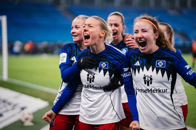 Google Pixel Womens Bundesliga Hamburger SV vs SGS Essen, 25 01 2026 CHEERS, GOAL for 2 1 by Sophie Hillebrand Hamburger SV, 22 Soccer, Google Pixel Womens Bundesliga, 15 Matchday Hamburger SV vs SGS Essen on 25 01 2026 at Volksparkstadion, Hamburg DFB REGULATIONS PROHIBIT ANY USE OF PHOTOGRAPHS AS IMAGE SEQUENCES AND OR QUASI VIDEO Copyright: xBEAUTIFULxSPORTS Tonhäuserx
