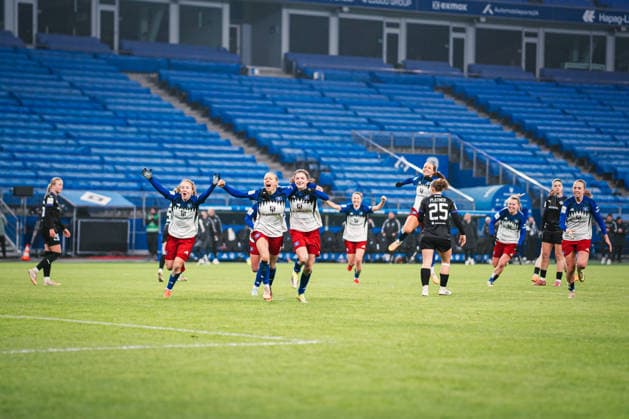 Google Pixel Womens Bundesliga Hamburger SV vs SGS Essen, 25 01 2026 CHEERS, GOAL for 2 1 by Sophie Hillebrand Hamburger SV, 22 Soccer, Google Pixel Womens Bundesliga, 15 Matchday Hamburger SV vs SGS Essen on 25 01 2026 at Volksparkstadion, Hamburg DFB REGULATIONS PROHIBIT ANY USE OF PHOTOGRAPHS AS IMAGE SEQUENCES AND OR QUASI VIDEO Copyright: xBEAUTIFULxSPORTS Tonhäuserx