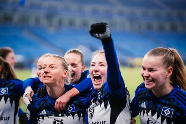 Google Pixel Womens Bundesliga Hamburger SV vs SGS Essen, 25 01 2026 CHEERS, GOAL for 2 1 by Sophie Hillebrand Hamburger SV, 22 Soccer, Google Pixel Womens Bundesliga, 15 Matchday Hamburger SV vs SGS Essen on 25 01 2026 at Volksparkstadion, Hamburg DFB REGULATIONS PROHIBIT ANY USE OF PHOTOGRAPHS AS IMAGE SEQUENCES AND OR QUASI VIDEO Copyright: xBEAUTIFULxSPORTS Tonhäuserx