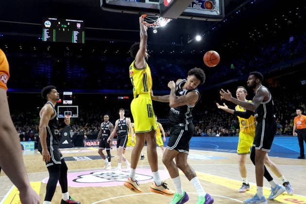DEU, easyCredit BBL, ALBA vs BMA365 Bamberg Baskets, 25 01 2026, Max Schmeling Halle, Berlin, DEU, easyCredit BBL, ALBA vs BMA365 Bamberg Baskets, in the picture Norris Agbakoko ALBA Berlin 17 , Demarcus Demonia Bamberg 8 nordphotoxGmbHx xEngler nph00076