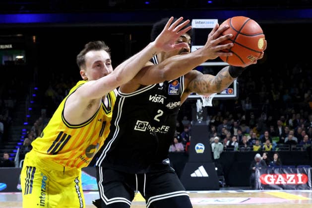 DEU, easyCredit BBL, ALBA vs BMA365 Bamberg Baskets, 25 01 2026, Max Schmeling Halle, Berlin, DEU, easyCredit BBL, ALBA vs BMA365 Bamberg Baskets, in the picture Moses Wood ALBA Berlin 11 , Ibrahim Watson Boye Bamberg 2 nordphotoxGmbHx xEngler nph00076