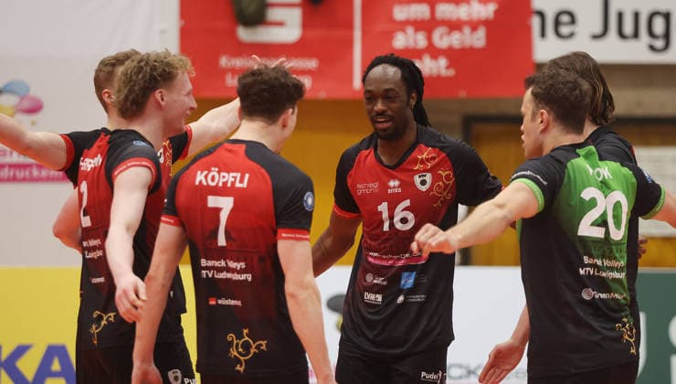Ludwigsburg , 1 Bundesliga Volleyball Barock Volleys MTV Ludwigsburg vs WWK Volleys Herrsching , Jubel Ludwigsburg , center Nyherowo Omene