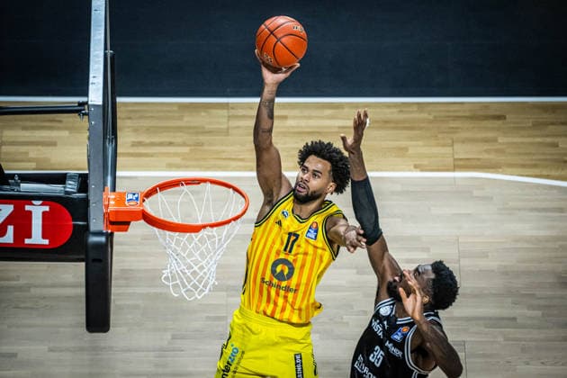 Basketball Berlin 25 01 2026 Season 2025 2026 EasyCredit BBL 1 Bundesliga Men, Men Alba Berlin BMA365 Bamberg Baskets Norris Agbakoko Alba Berlin, No 17 Ejiofor Onu Bamberg, No 35