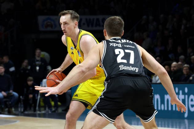 DEU, easyCredit BBL, ALBA vs BMA365 Bamberg Baskets, 25 01 2026, Max Schmeling Halle, Berlin, DEU, easyCredit BBL, ALBA vs BMA365 Bamberg Baskets, in the picture Moses Wood ALBA Berlin 11 , Moritz Krimmer Bamberg 27 nordphotoxGmbHx xEngler nph00076