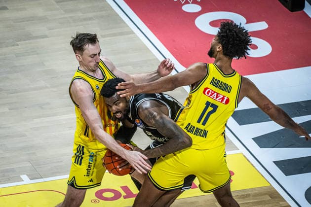 Basketball Berlin 25 01 2026 Season 2025 2026 EasyCredit BBL 1 Bundesliga Men, Men Alba Berlin BMA365 Bamberg Baskets Ejiofor Onu Bamberg, No 35 Norris Agbakoko Alba Berlin, No 17 Moses Wood Alba Berlin, No 11