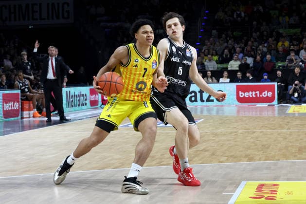 DEU, easyCredit BBL, ALBA vs BMA365 Bamberg Baskets, 25 01 2026, Max Schmeling Halle, Berlin, DEU, easyCredit BBL, ALBA vs BMA365 Bamberg Baskets, pictured Jack Kayil ALBA Berlin 7 , Adrian Petkovic Bamberg 15 nordphotoxGmbHx xEngler nph00076
