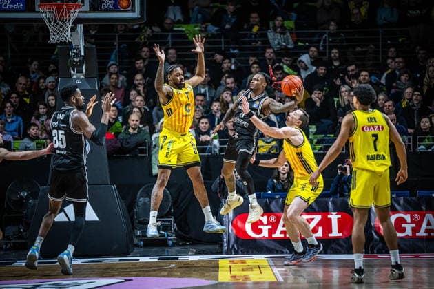 Basketball Berlin 25 01 2026 Season 2025 2026 EasyCredit BBL 1 Bundesliga Men, Men Alba Berlin BMA365 Bamberg Baskets Cobe Williams Bamberg, No 24 Justin Bean Alba Berlin, No 34 J wan Roberts Alba Berlin, No 13